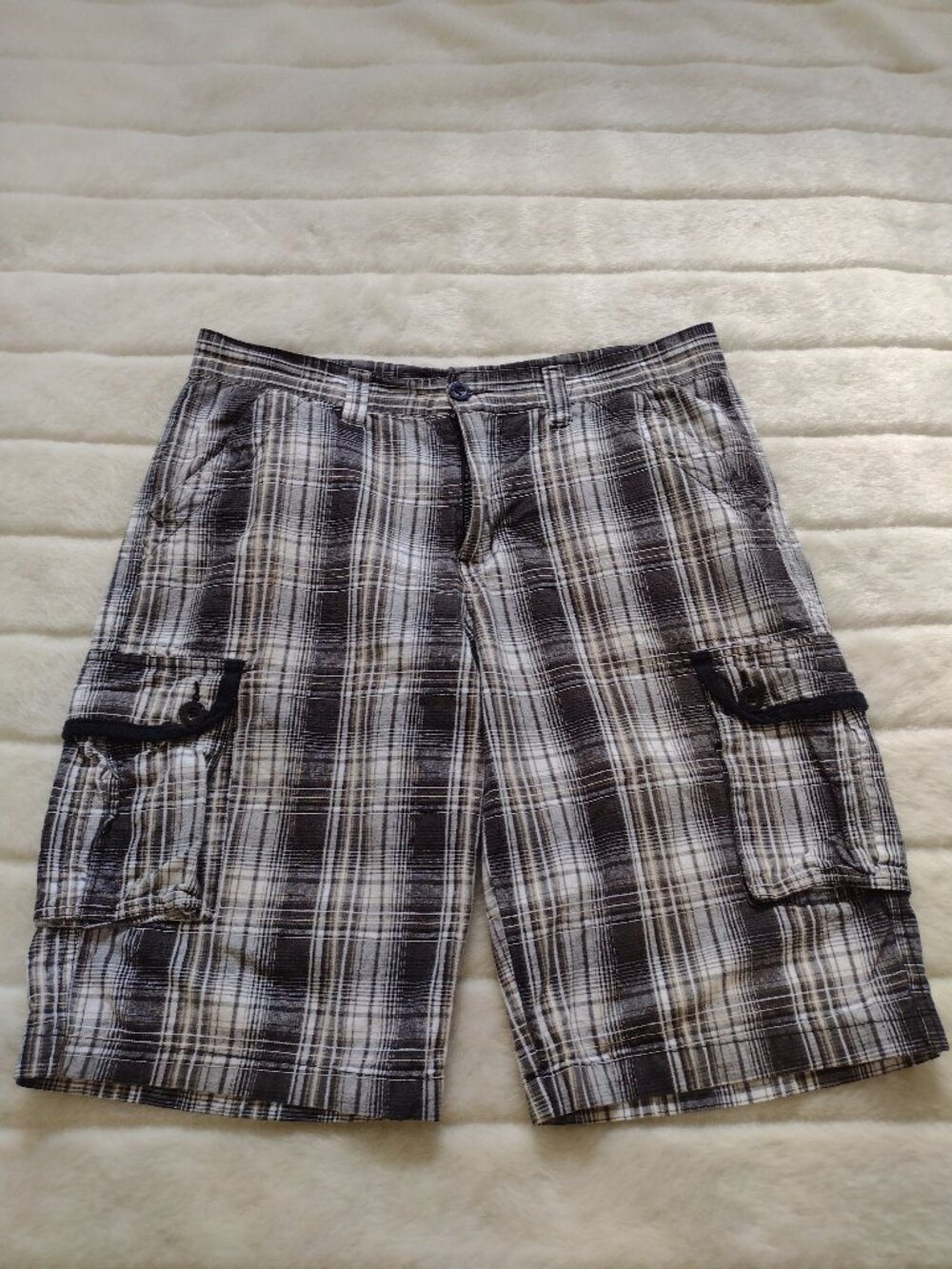 Avirex Men's Cargo Shorts Size 36 Plaid Black